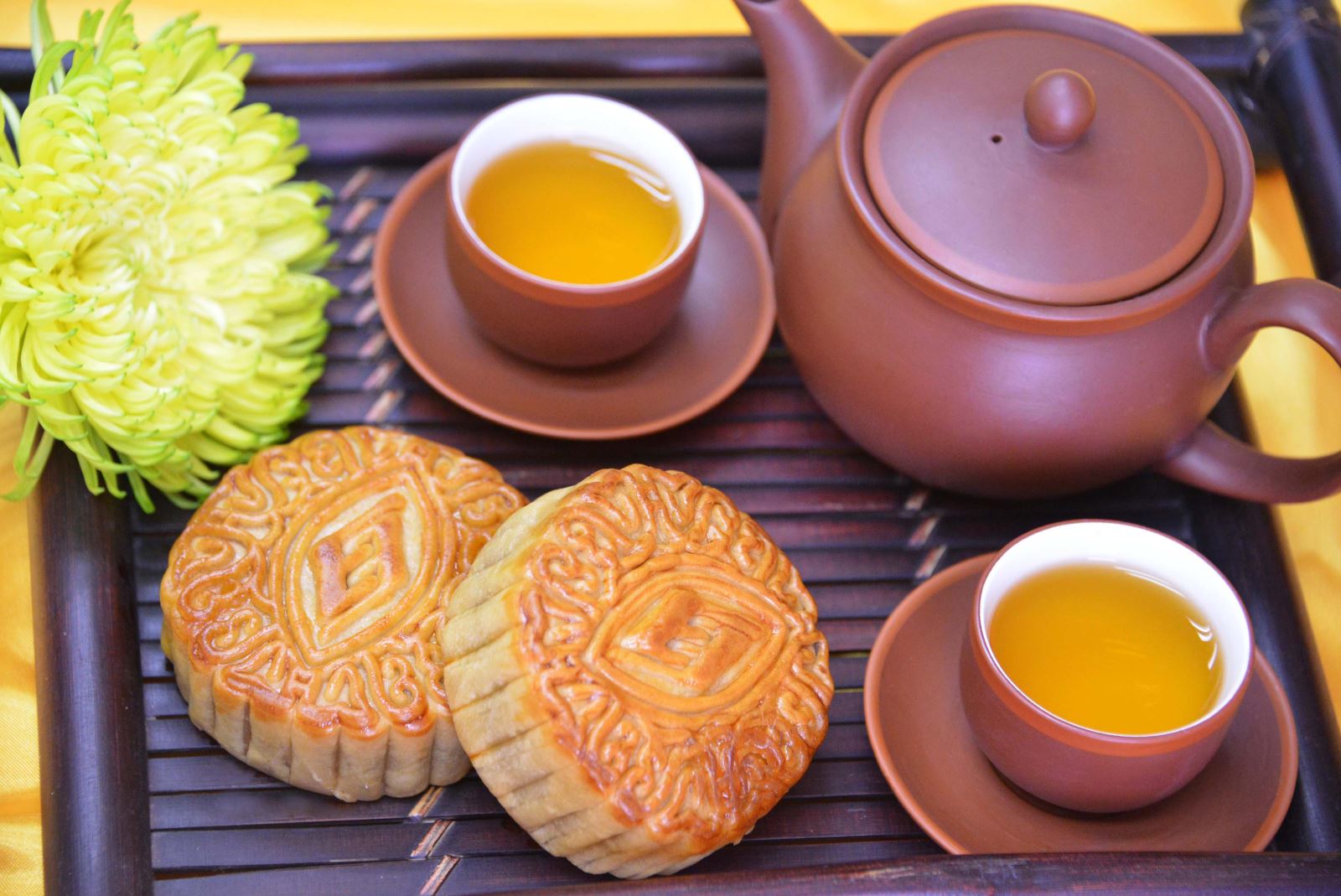 Giving Mid-Autumn Festival gifts - Tea in Vietnamese tradition
